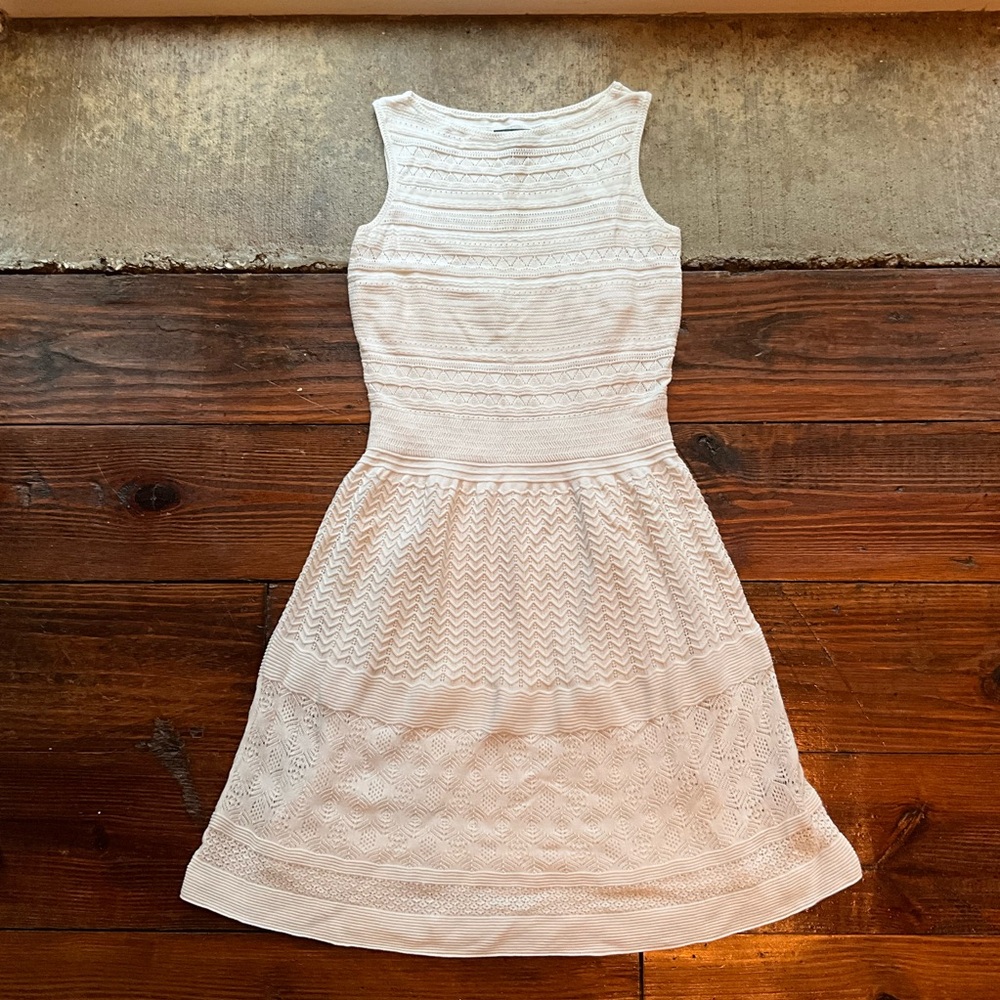 Elegant White Sleeveless Dress
